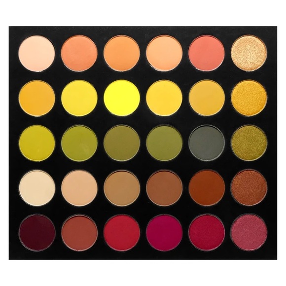 Pinky Rose Cosmetics RUNWAY PALETTE - Picture 2 of 3